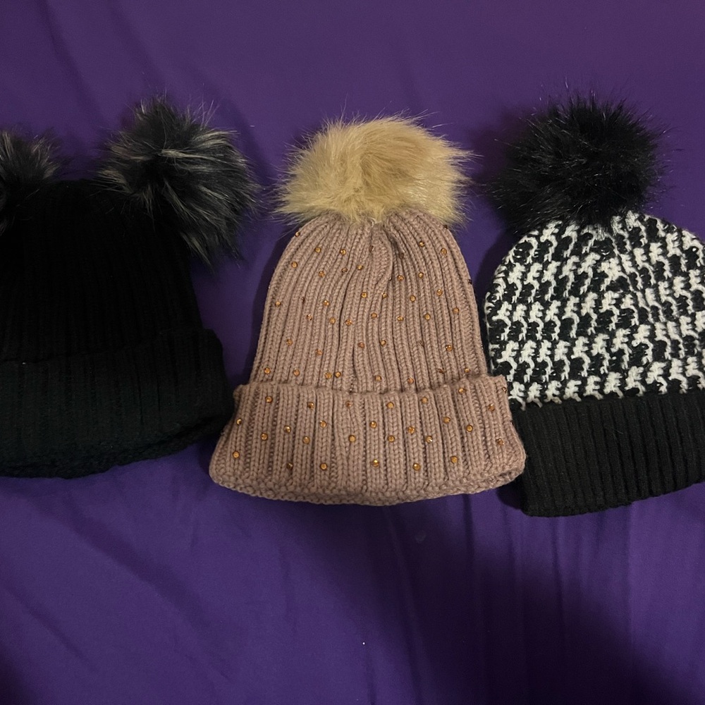 Stylish Knit Beanie Set with Pom Poms